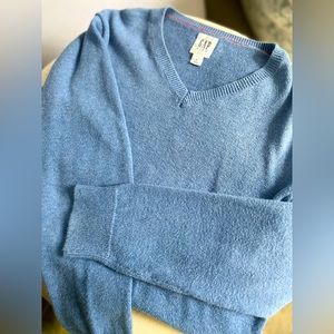 GapKids brand boys V neck sweater pullover in light blue